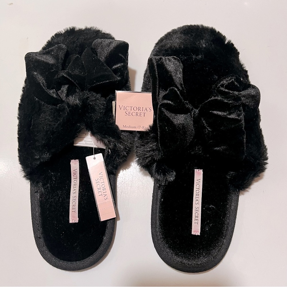 Victoria’s Secret Closed Toed Faux Fur Slippers